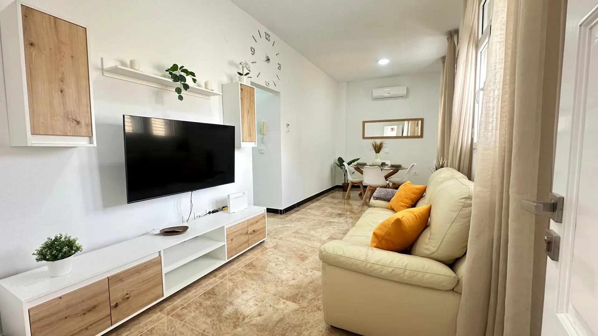 Flat With Jacuzzi In Suite location