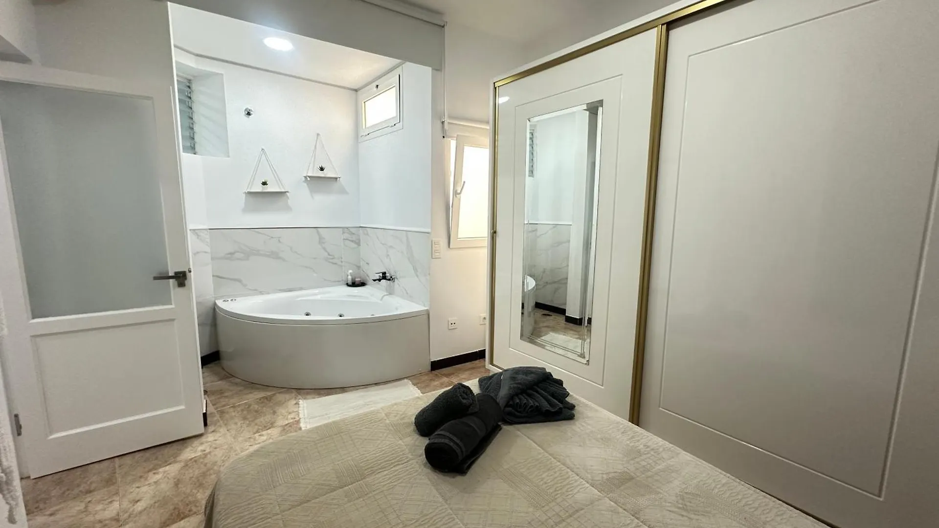 Apartment Flat With Jacuzzi In Suite Aguimes